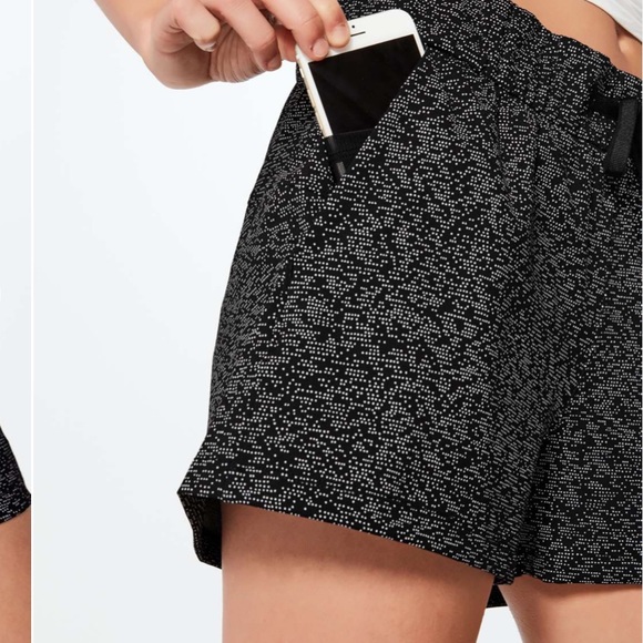 Lululemon On The Fly Short (2.5") Soundwave White